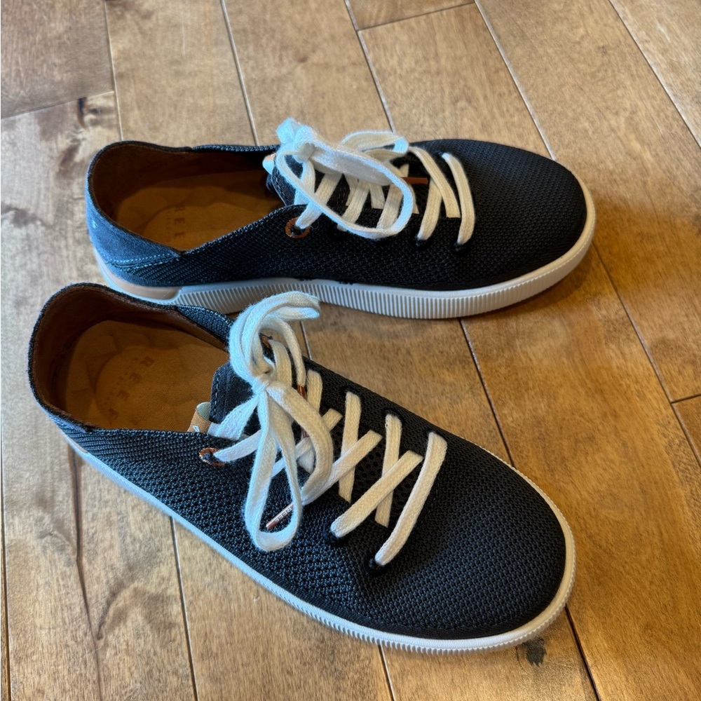 Women’s Reef Charcoal Neptune Sneakers Size 7